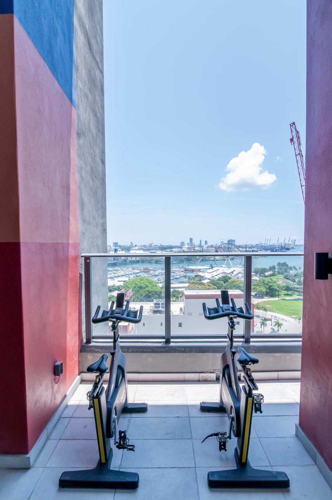 Luxurious King Bed Suite In Downtown Miami Exterior foto